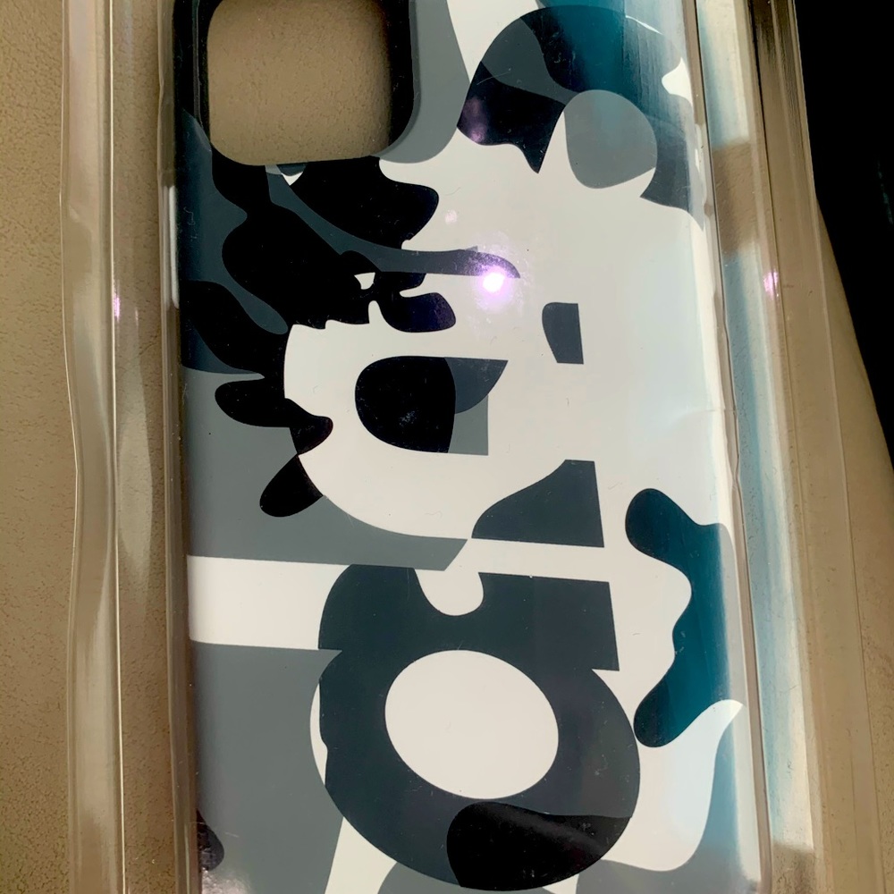 NWT SUPREME SNOW CAMO 11 PRO PHONE CASE